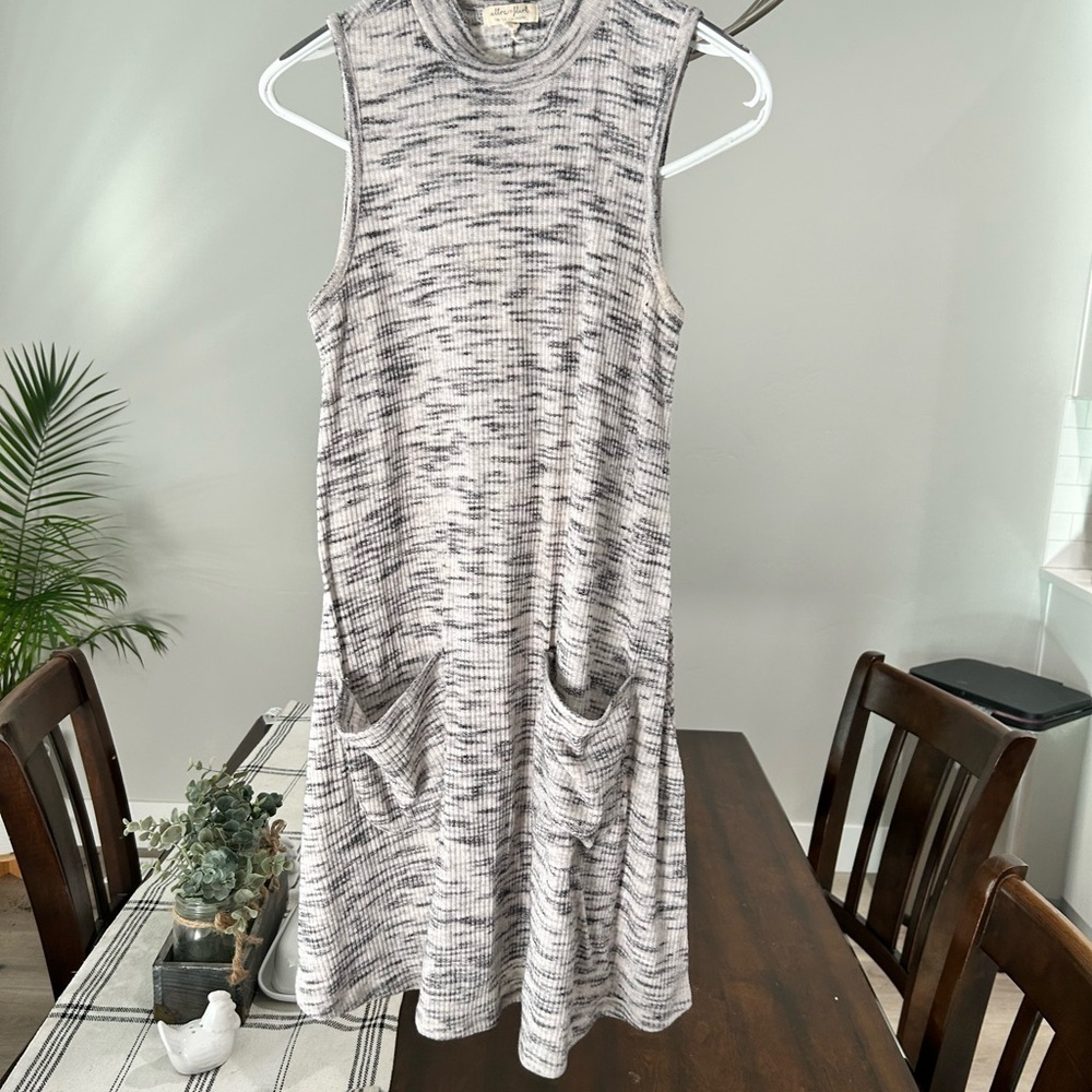 Ultra Flirt Pocket Shift Dress Mock-Neck Sleeveless - Picture 3 of 4